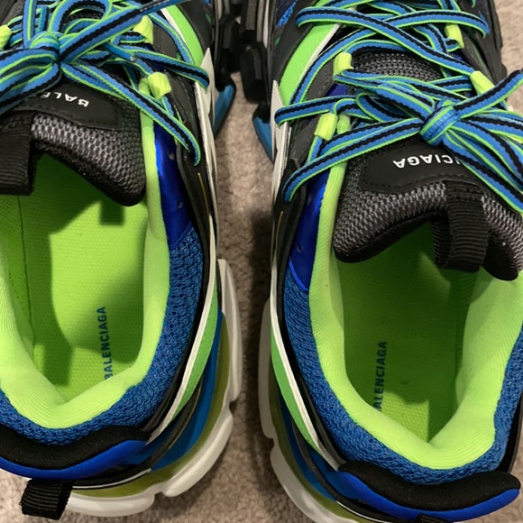 Athletic_Shoes